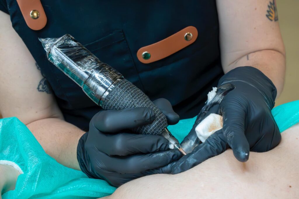 tatuaje pezón - isa cercós